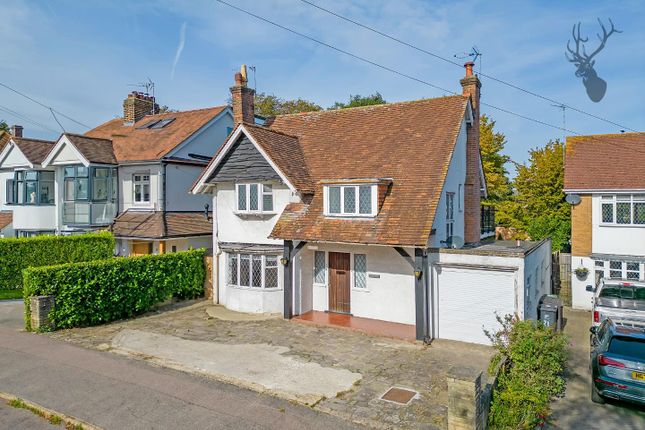 Thumbnail Detached house for sale in Bury Road, Epping