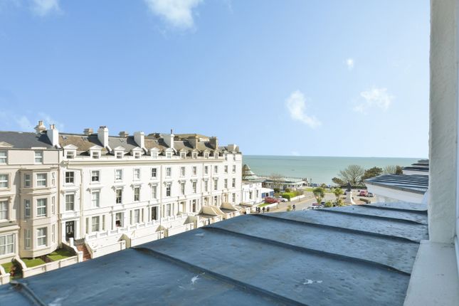 15 Leaside Court,, Clifton Gardens, Kent photo 2