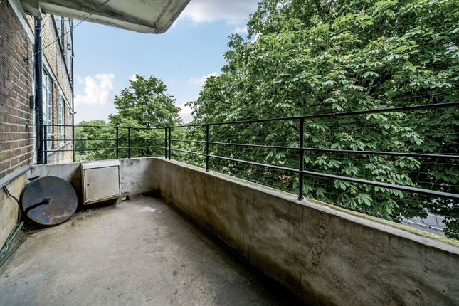 Dumbarton Court, Brixton Hill photo 4