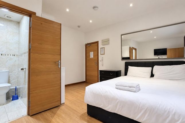 Flat 7, 45, Kempsford Gardens, London photo 2