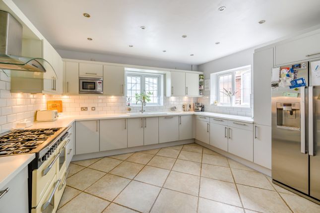 44, Hill Rise, Potters Bar photo 4