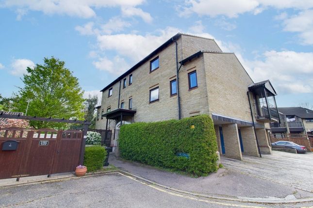2-bed flat on 33, The Gallops, Basildon, £260,000