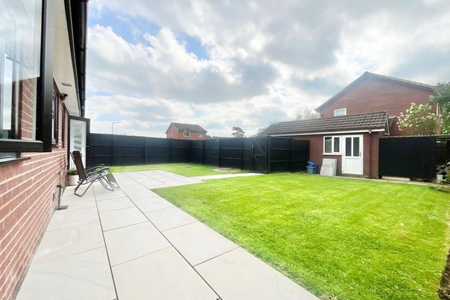 3 The Paddocks, Stone photo 4