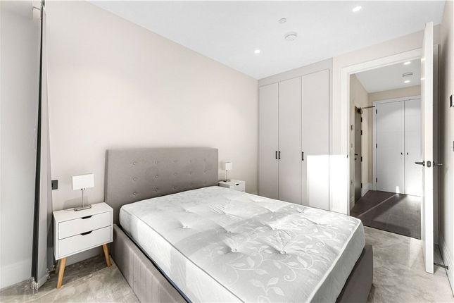 Flat G9, Dock East Apartments, 2, Selsdon Way, London photo 4