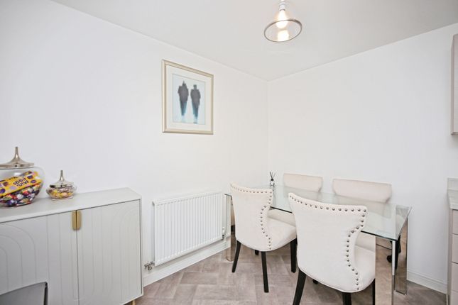 43, Sandringham Avenue, Warwickshire photo 4