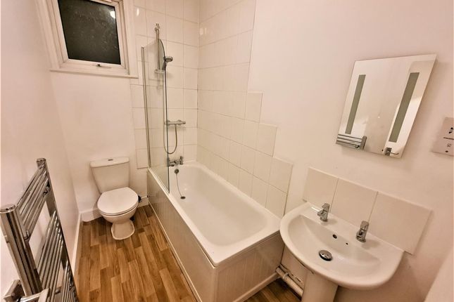 Flat 2, 673A High Road, Ilford, Ilford photo 5