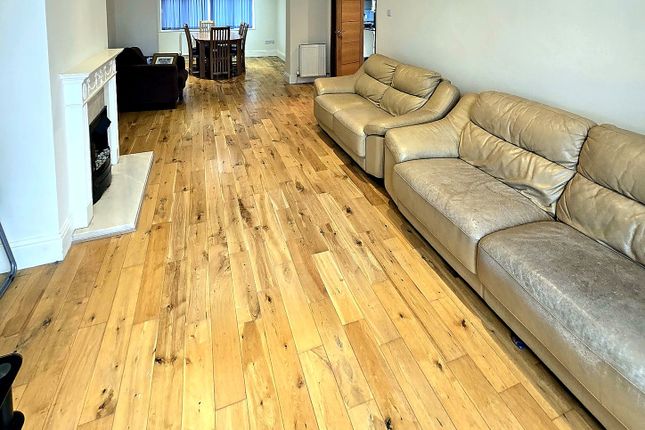 3 Ferngate Drive, Manchester photo 4