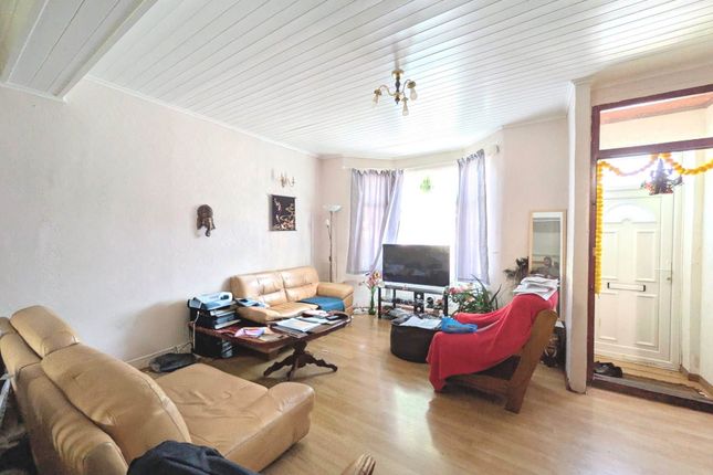 2, Vernon Avenue, London photo 3