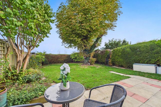 39, The Gables, Aylesbury photo 3