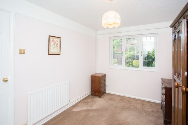 Bungalow to rent in Ripon Way, St Albans, Herts
