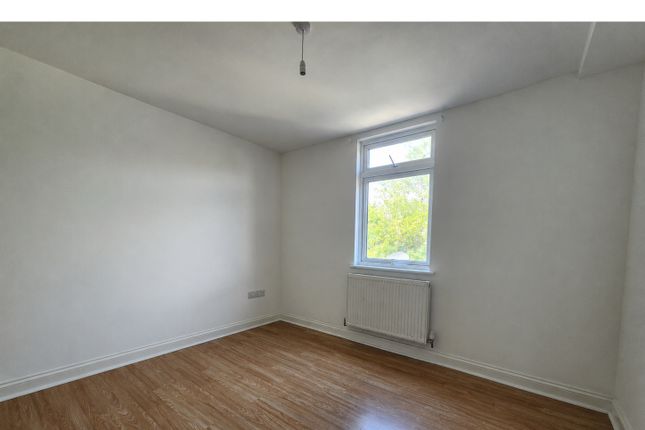 43, Myrtle Road, Hounslow photo 3