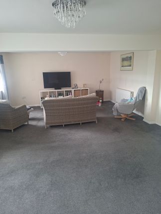 2, Beech Way, Waterlooville photo 3