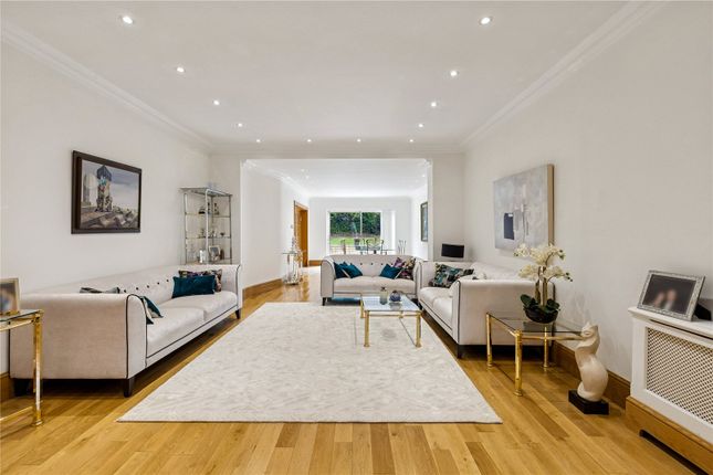 15, Gresham Gardens, London photo 4