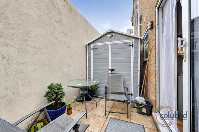 8a, Whitehall Lane, Grays photo 4