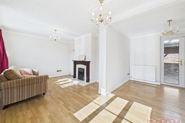 5 Wynnstay Lane, Wrexham photo 2