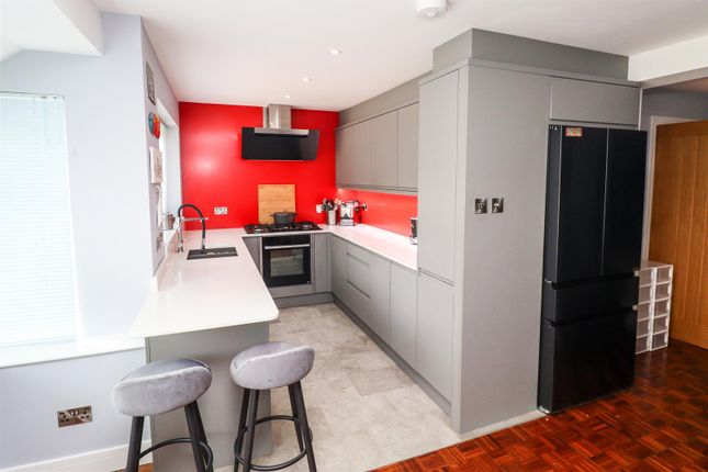 3, Pondtail Close, Fleet photo 4