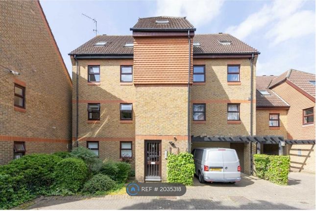 Thumbnail Flat to rent in Pursewardens Close, London