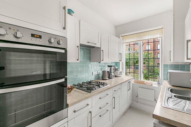 Flat 8, Newnham House,, Manor Fields, London photo 4