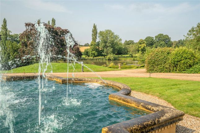 Fountain/Grounds