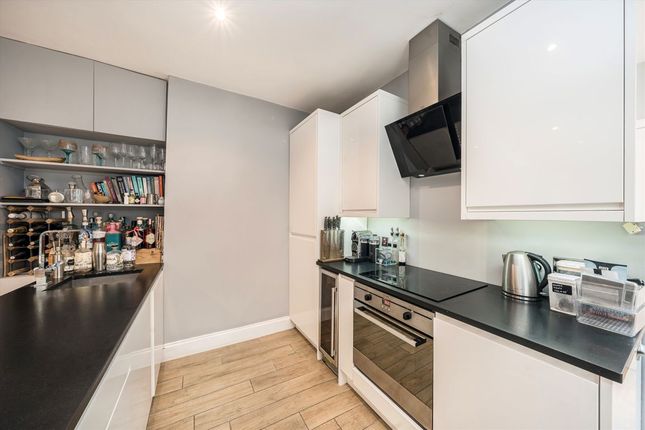 18, Sellincourt Road, London photo 4