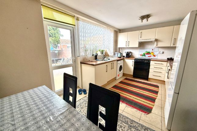48, The Medway, Daventry photo 2