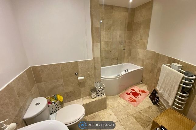 Flat, The Junxion Station Approach, Leeds photo 5