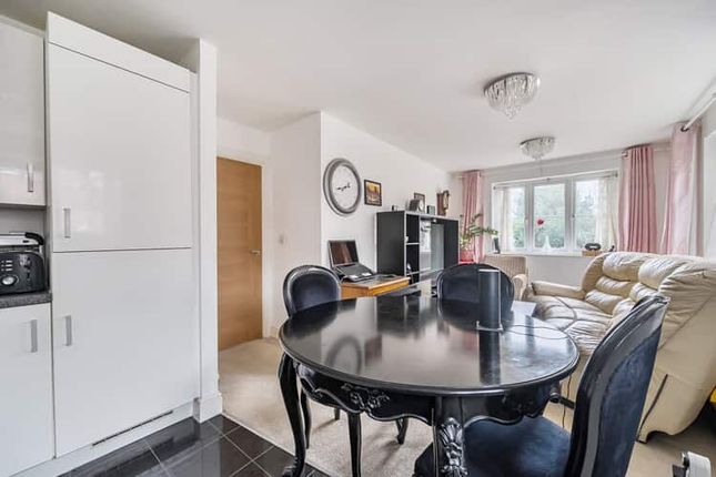 45a, Upper Meadow, GERRARDS CROSS photo 3