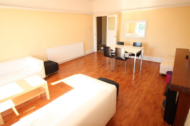 Flat to rent in Lennox Road South, Southsea