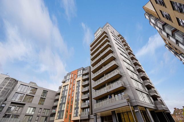 Flat for sale in Taylor Place, London