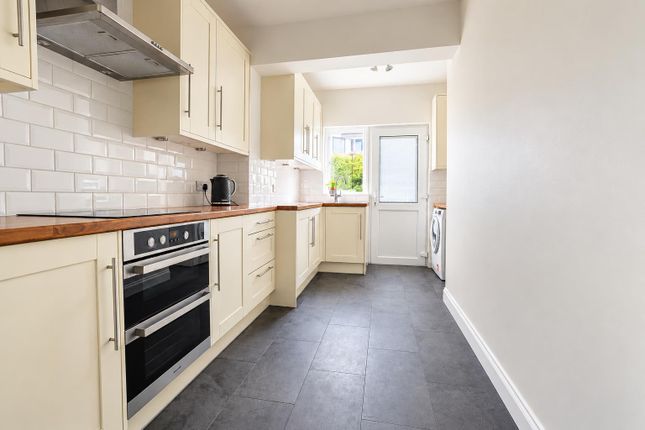 Glenhurst Road, Southend-On-Sea photo 2
