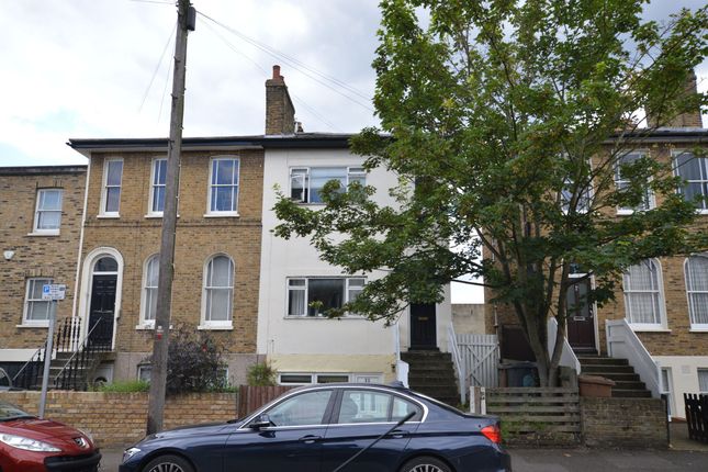 Thumbnail Flat to rent in East Avenue, London