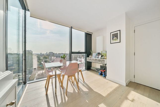 323 Hill House, London photo 4