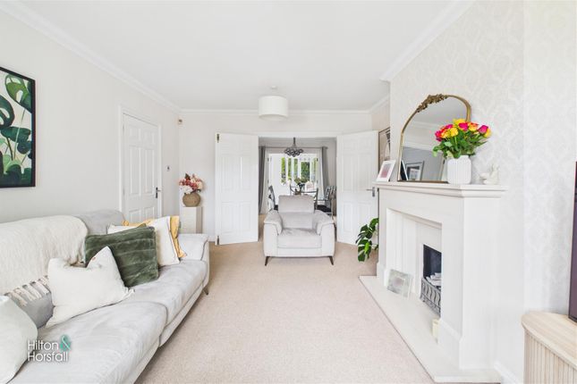 16, Oaken Bank, Burnley photo 3