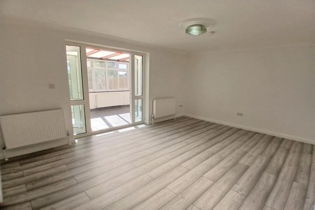Sturgess Avenue, Hendon photo 3