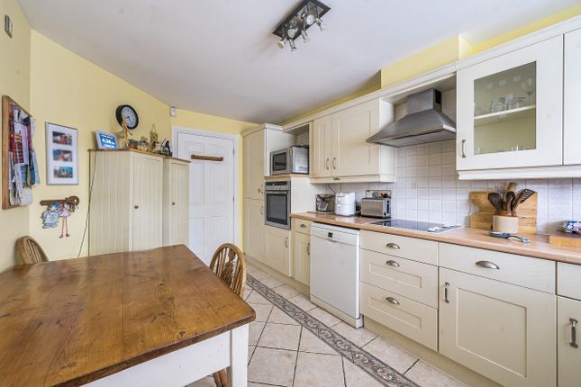 7, Courtney Place, Binfield photo 4