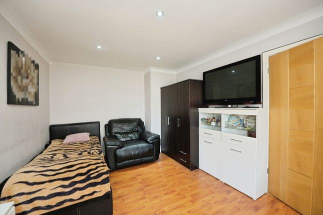 Lodge Lane, Romford photo 3