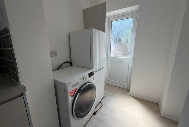 847, Luton photo 3