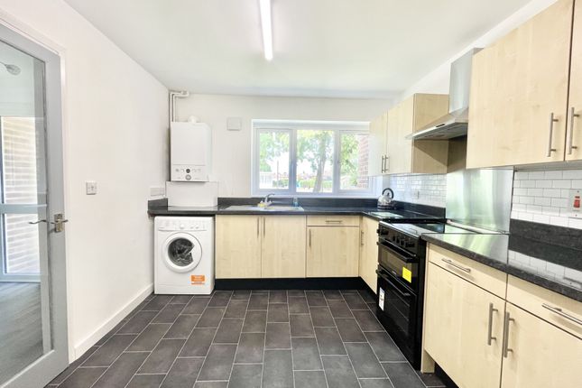 19, Rowlands Close, Waltham Cross photo 5