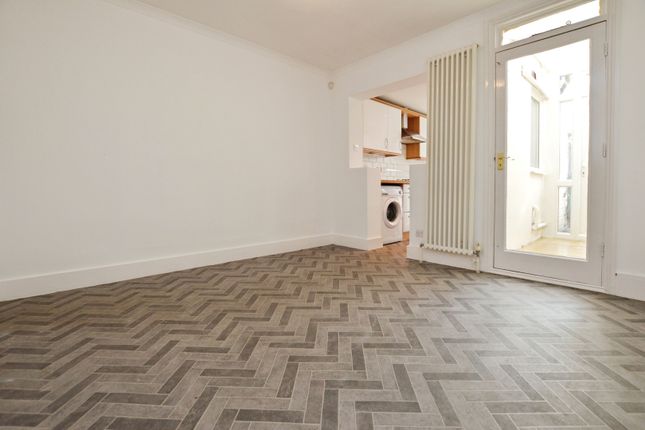 13, Wainscott Road, Rochester photo 4