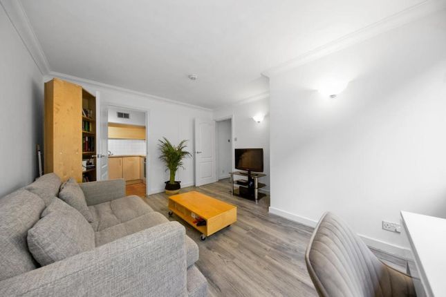 Duplex to rent in King Regent's Place, London