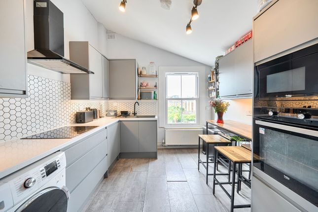 Flat C, 21 Santley Street, London photo 4
