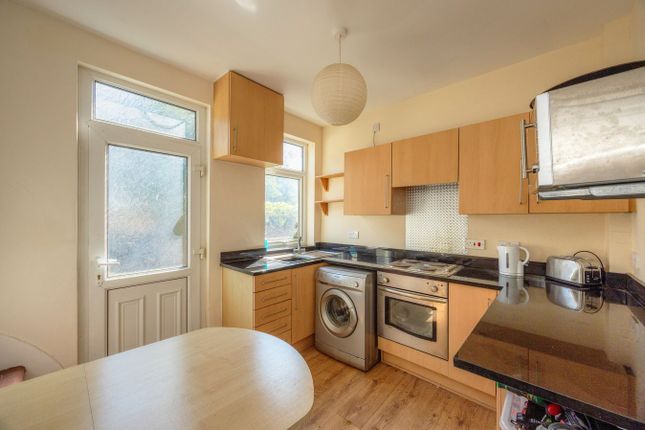 25, Queens Avenue, Barnsley photo 4