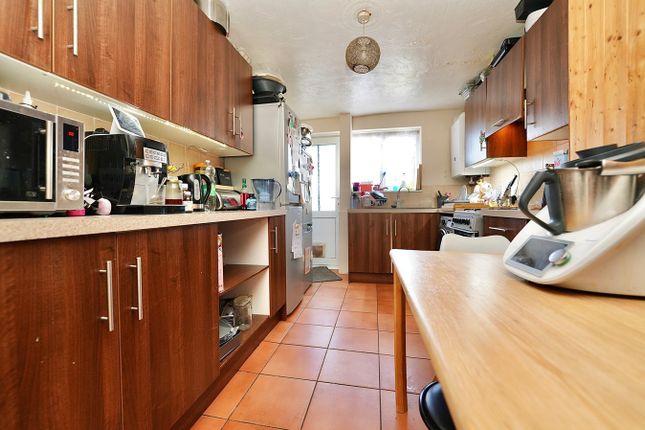 18, Elm Close, Huntingdon photo 3
