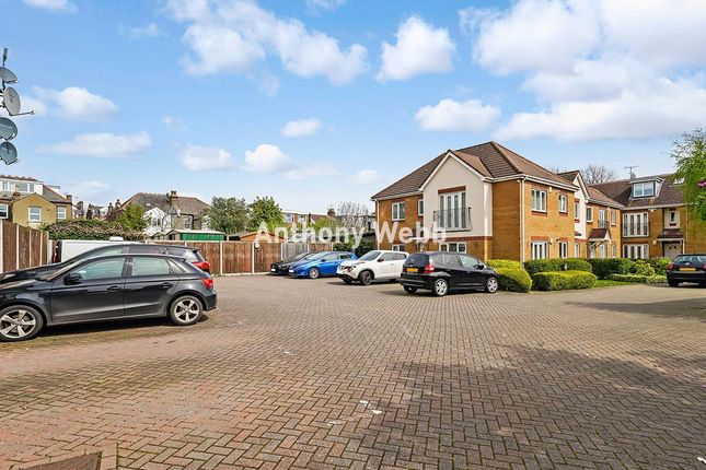 Flat for sale in Ashbourne Lodge, Hazelwood Lane, Palmers Green