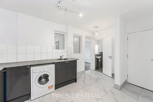 129 Colebrook Lane, Loughton photo 4
