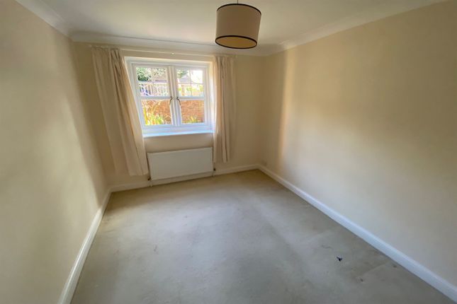 Flat to rent in Flat 2/Beaufield Gate, Three Gates Lane, Haslemere, Surrey