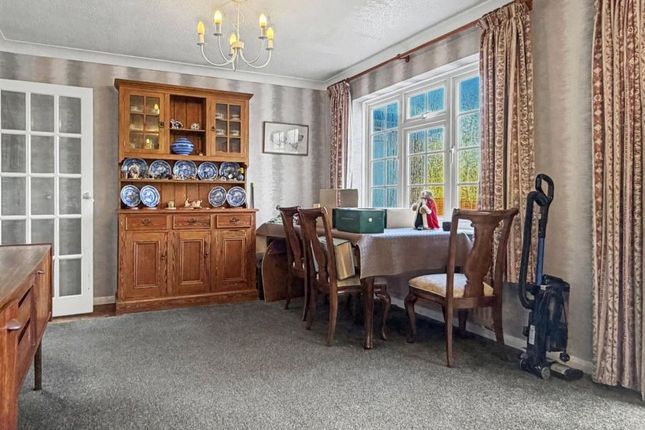 Rosario, 1, Moreton Close, Farnham photo 5