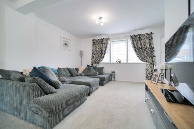 35, Methuen Avenue, Melksham photo 2