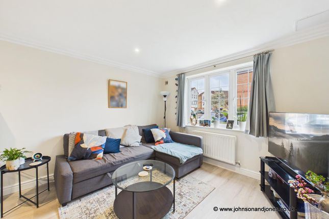 86, Meadow View, Chertsey photo 4