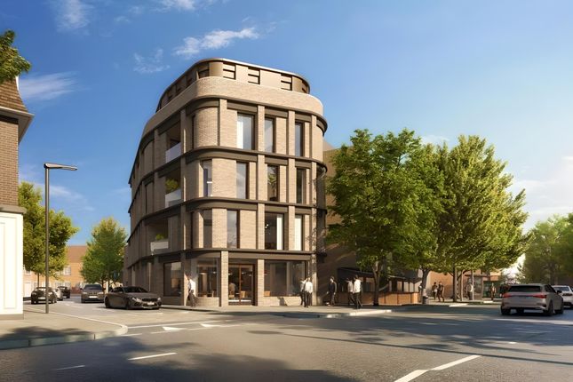 2-bed flat on Flat 6, 51 The Mall, London, £950,000